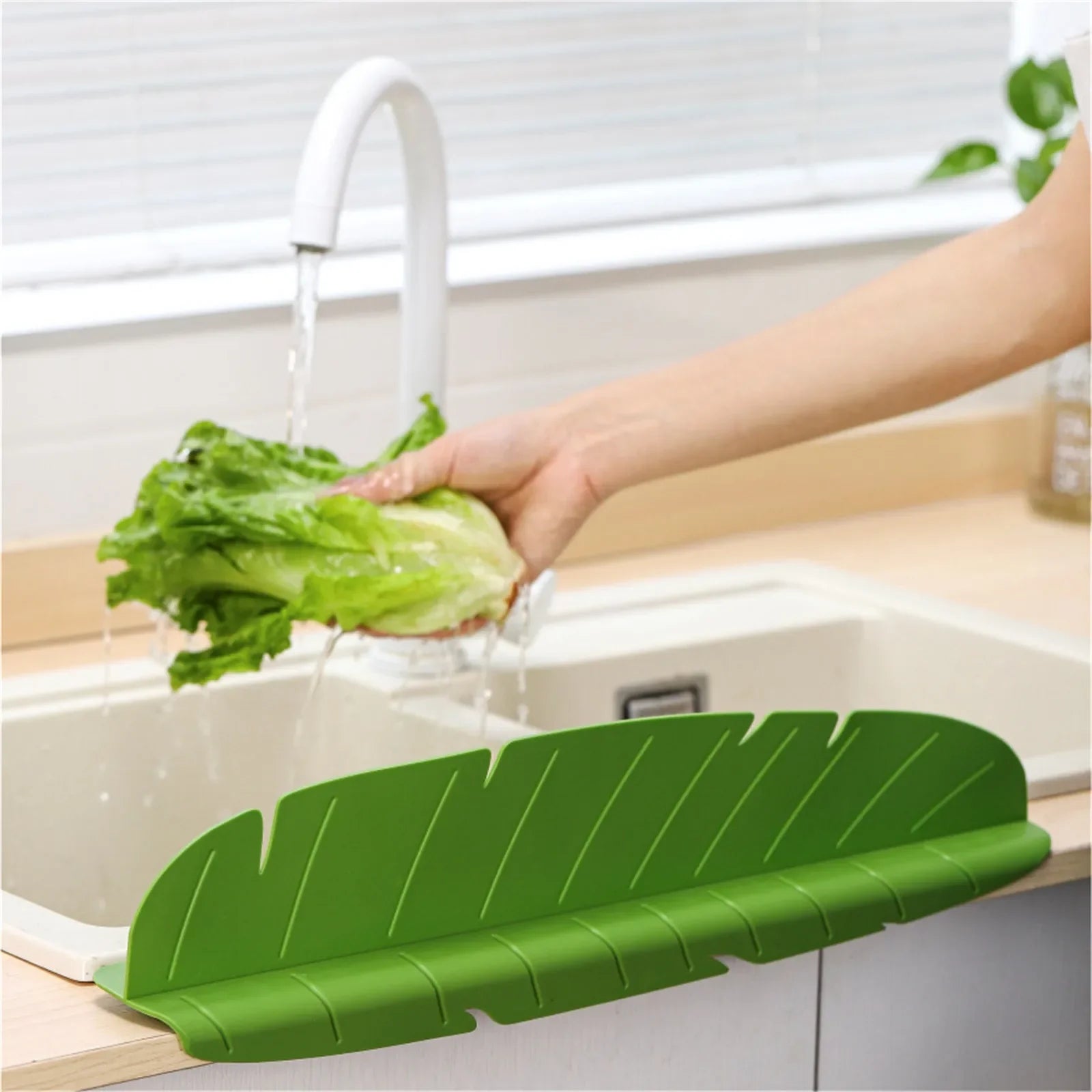 Silicone Sink Splash Guard: Waterproof and Oil-Proof Kitchen Gadget