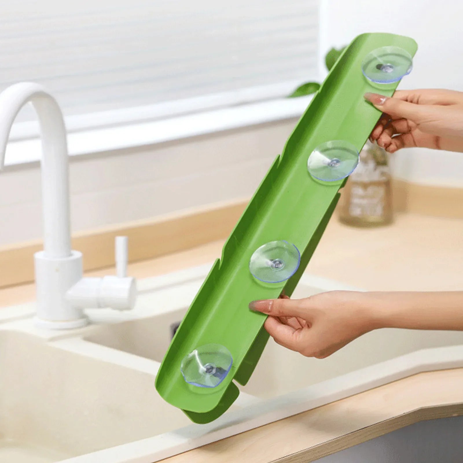 Silicone Sink Splash Guard: Waterproof and Oil-Proof Kitchen Gadget